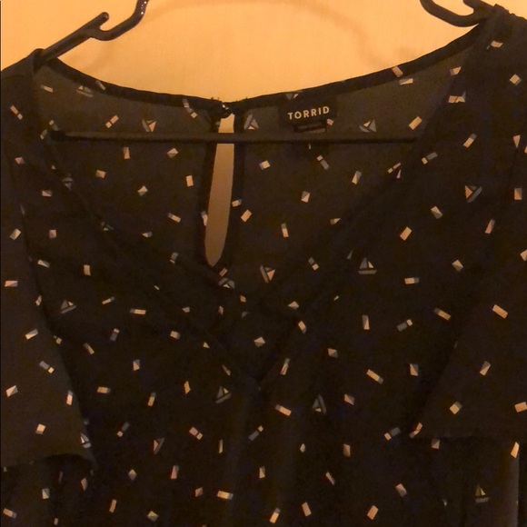 Flutter Sleeve Blouse - Picture 3 of 4